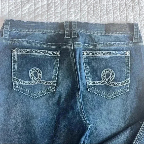 Seven 7 boot cut size 16 woman’s jeans, embellished back pocket dark wash - Picture 3 of 9